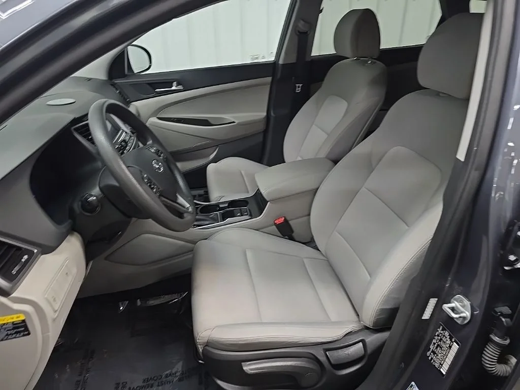 Used 2018 Gray Hyundai SE image 29