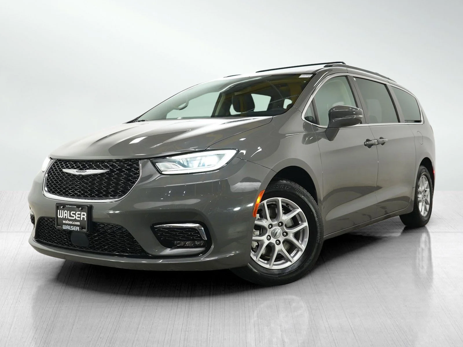 2022 Chrysler Pacifica Touring L's photo