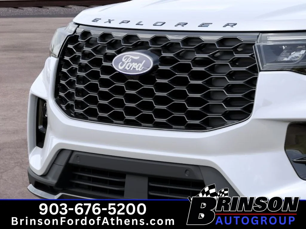 New 2027 Star White Metallic Tri-Coat Ford ST-Line image 17