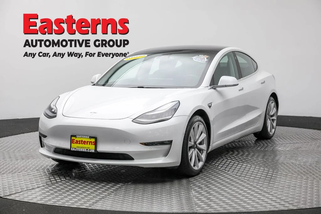 Used 2018 White Tesla Long Range image 1