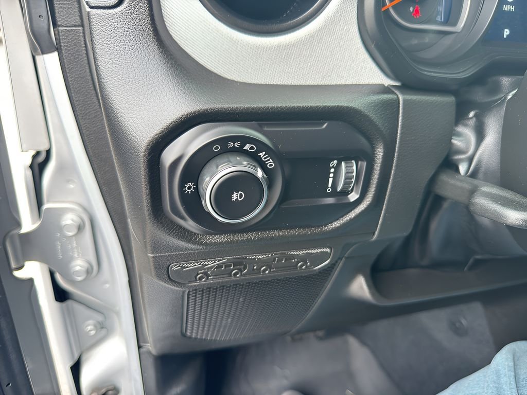 Used 2024 Silver Zynith Clearcoat Jeep Sport S image 20
