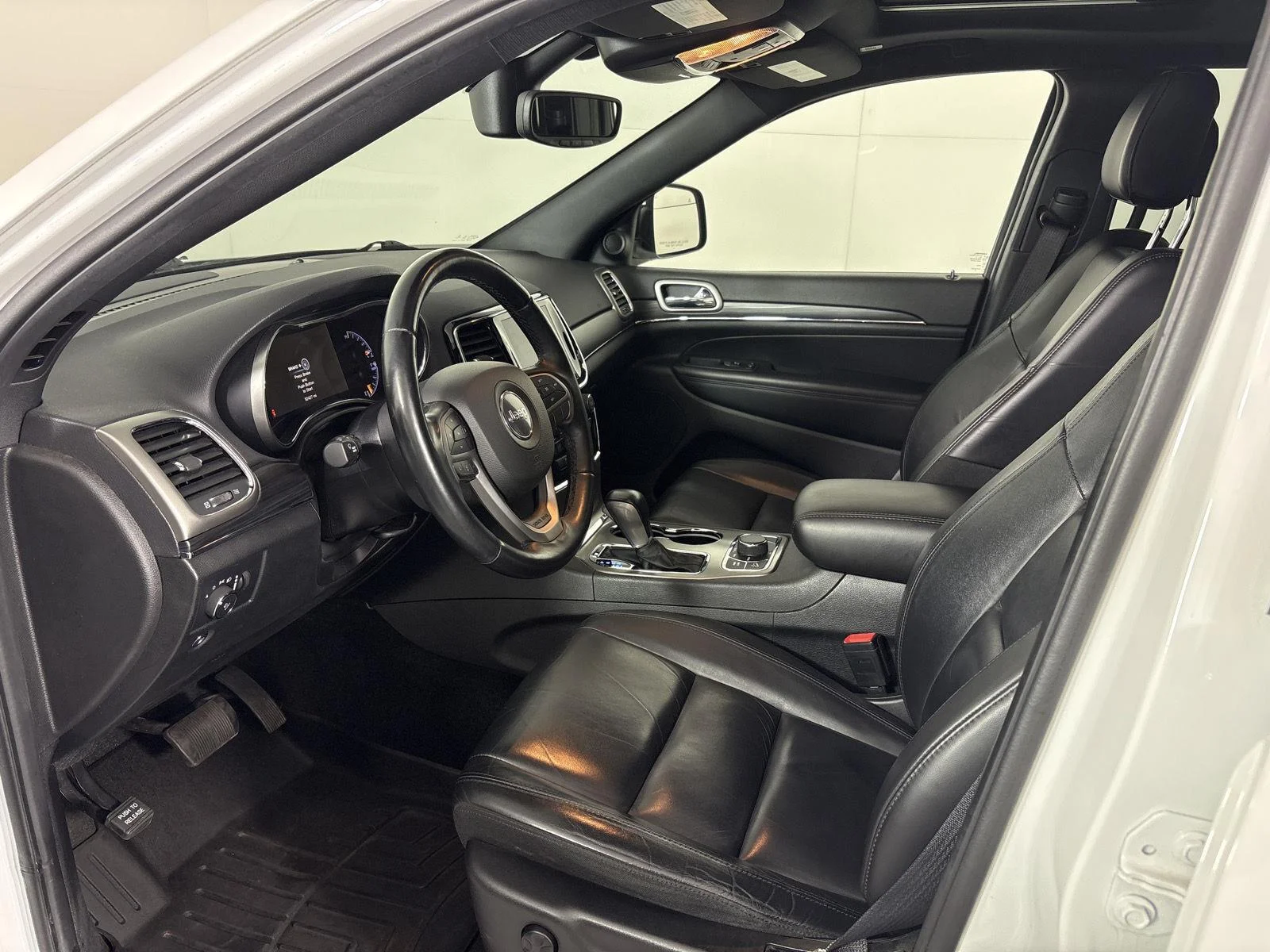Used 2022 Bright White Clearcoat Jeep Limited image 5