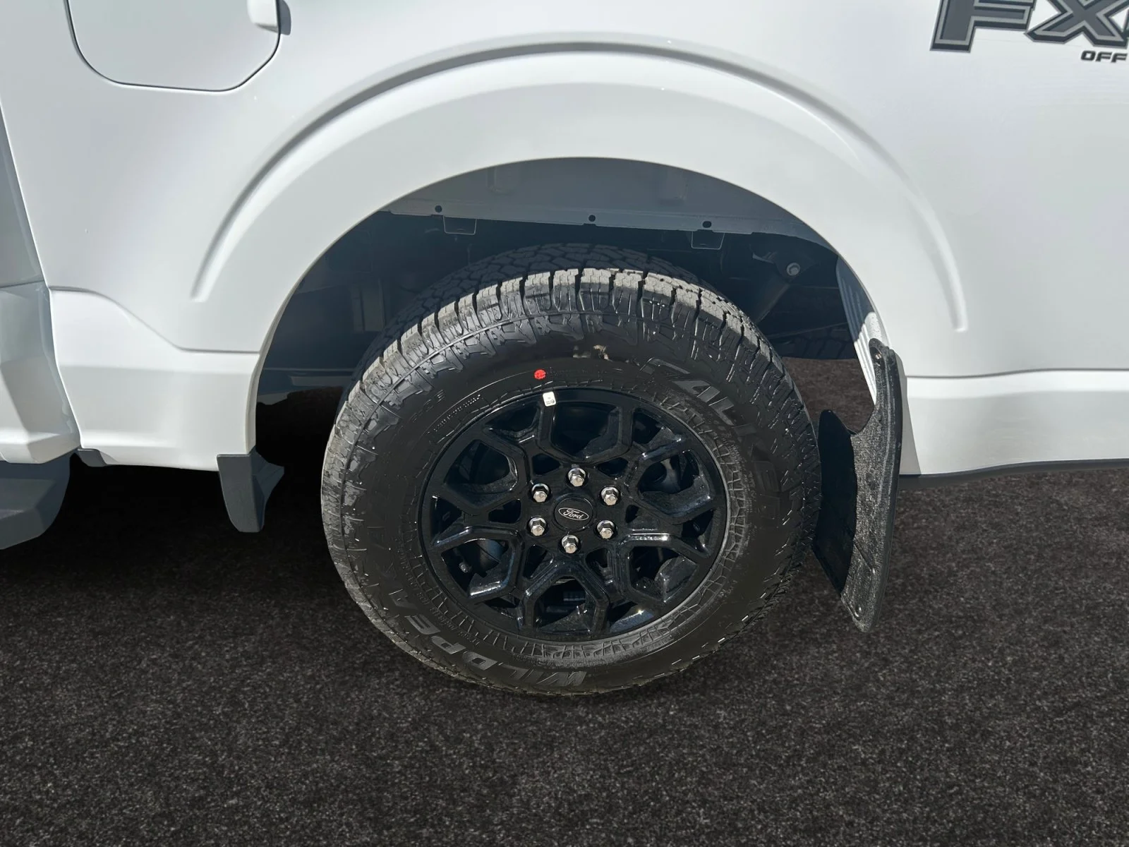 New 2026 Oxford White Ford XLT image 9