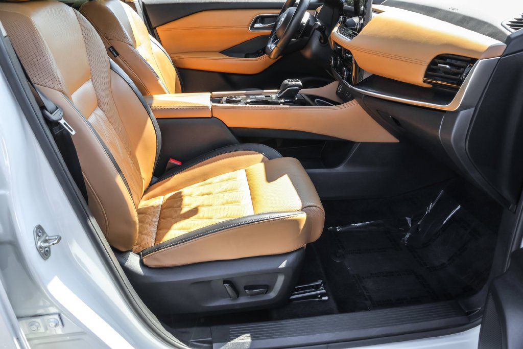 Used 2023 White Nissan Platinum image 48