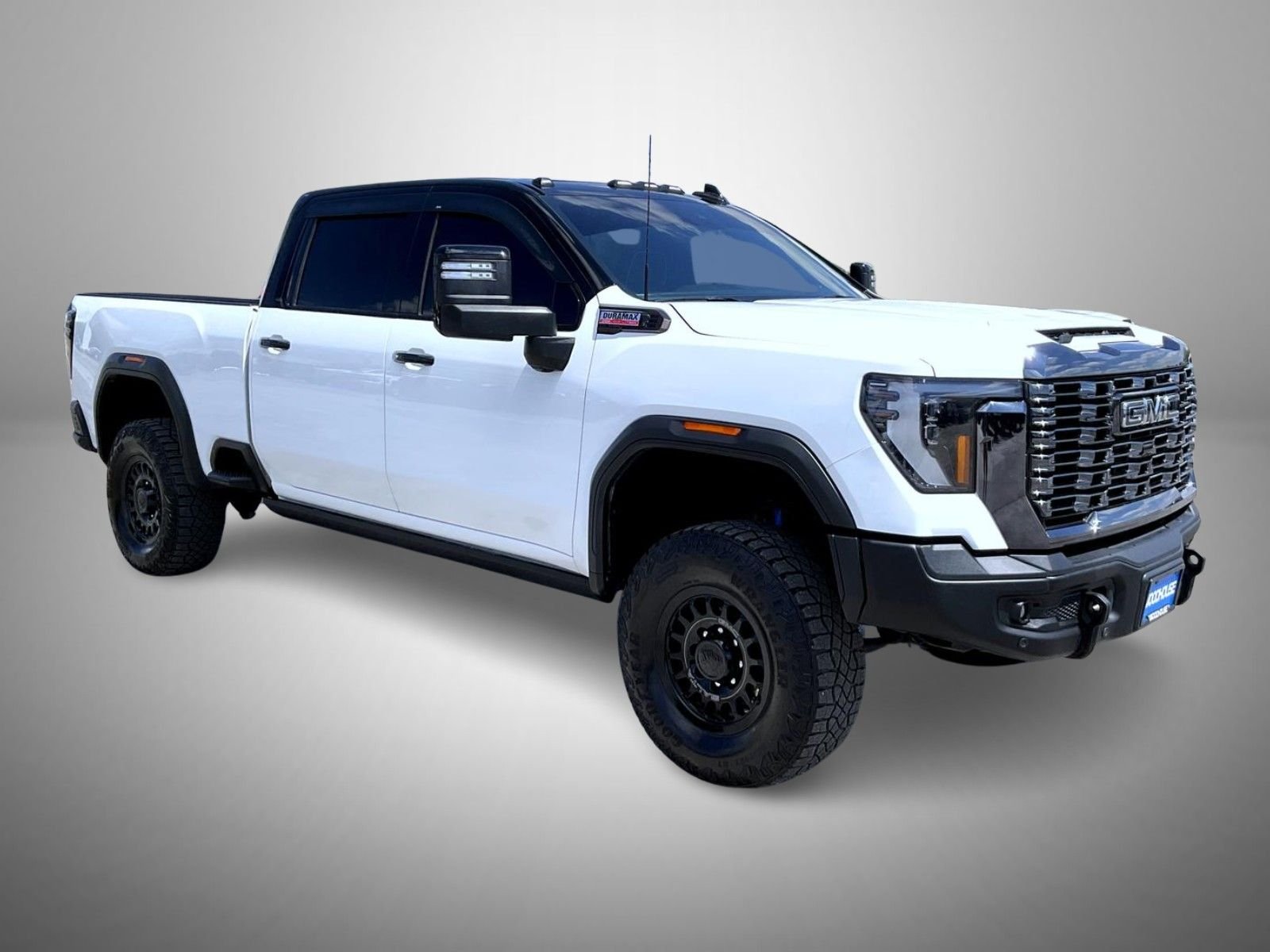 Used 2024 White GMC AT4X image 3