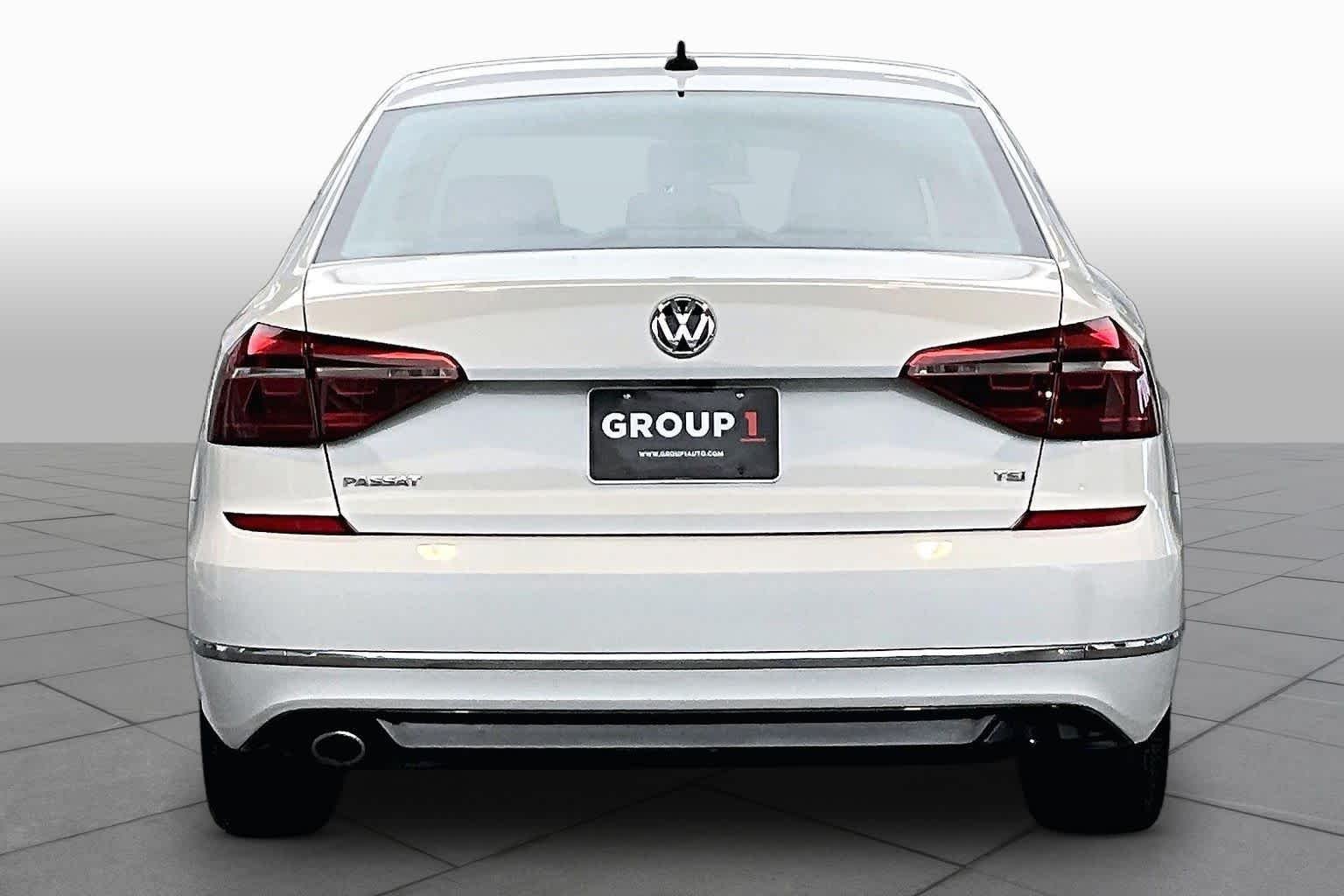 Pre-Owned 2018 Volkswagen Passat R-Line