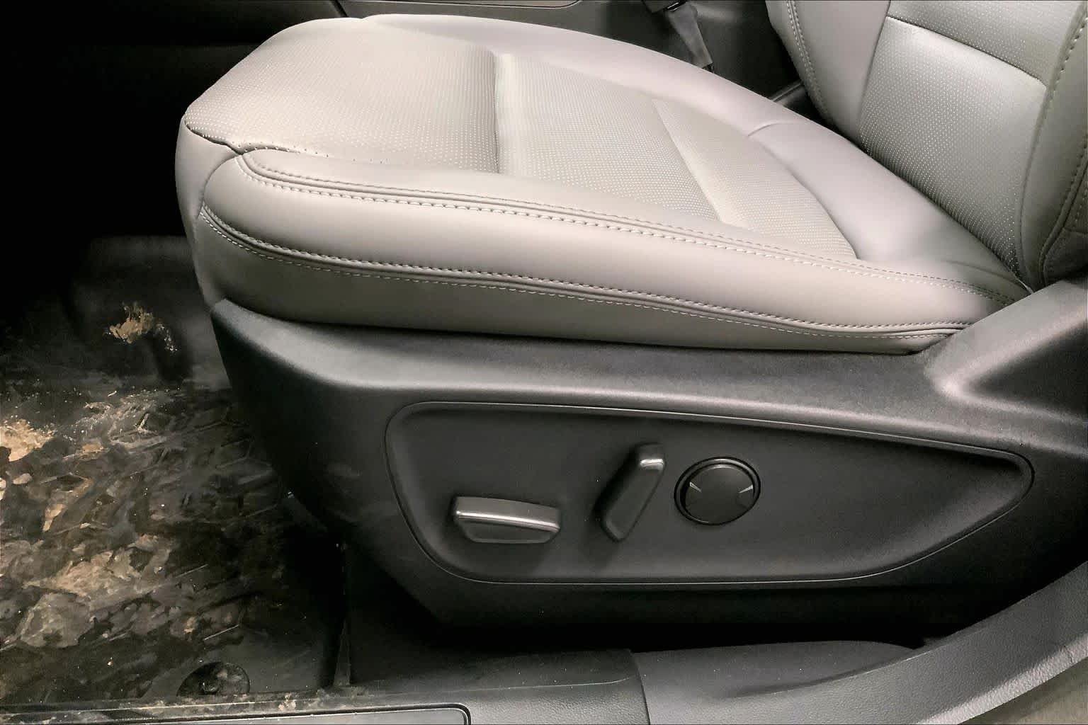 New 2026 Carbonized Gray Metallic Ford Badlands® image 19