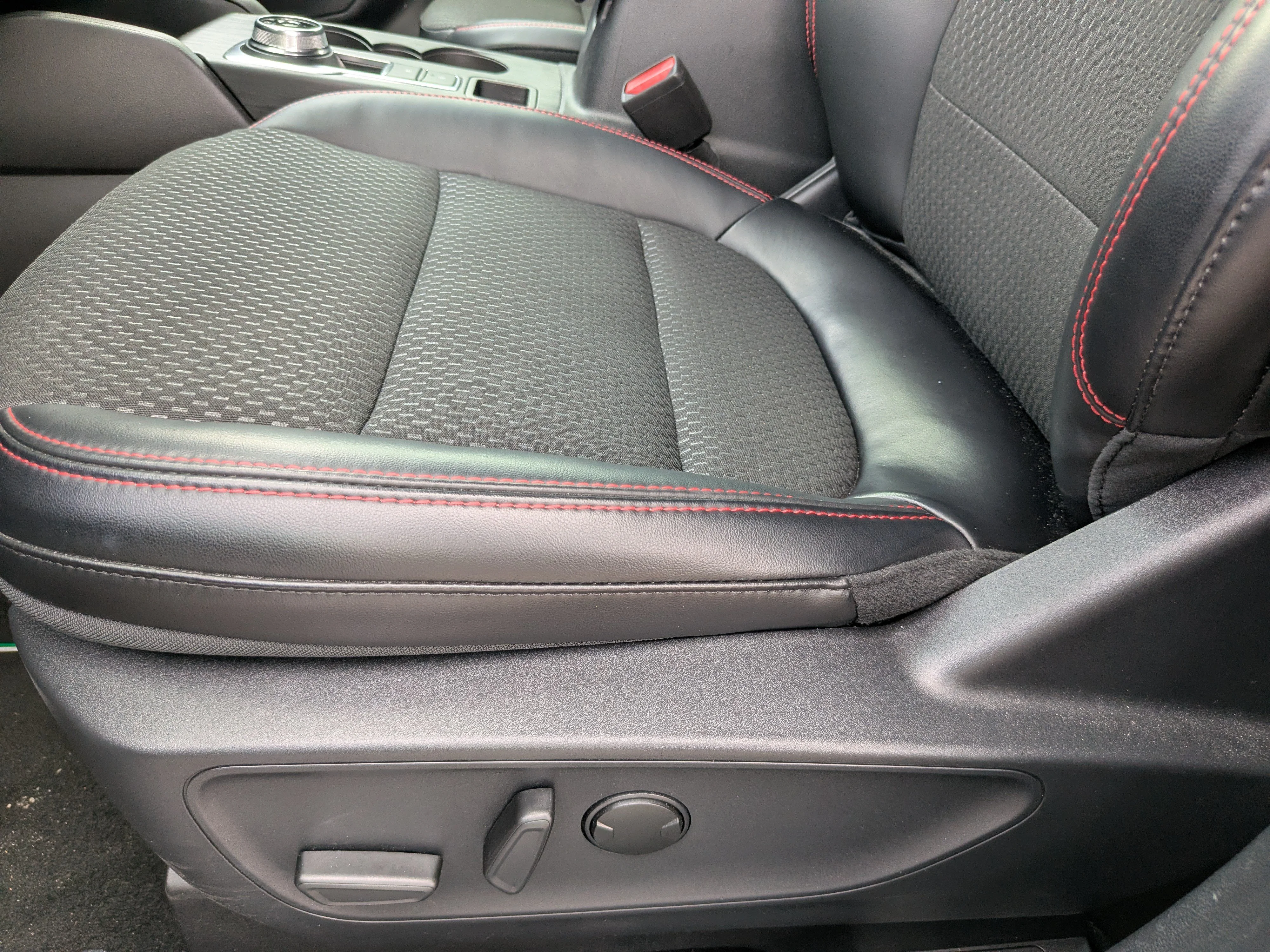 Used 2024 Agate Black Metallic Ford ST-Line image 18