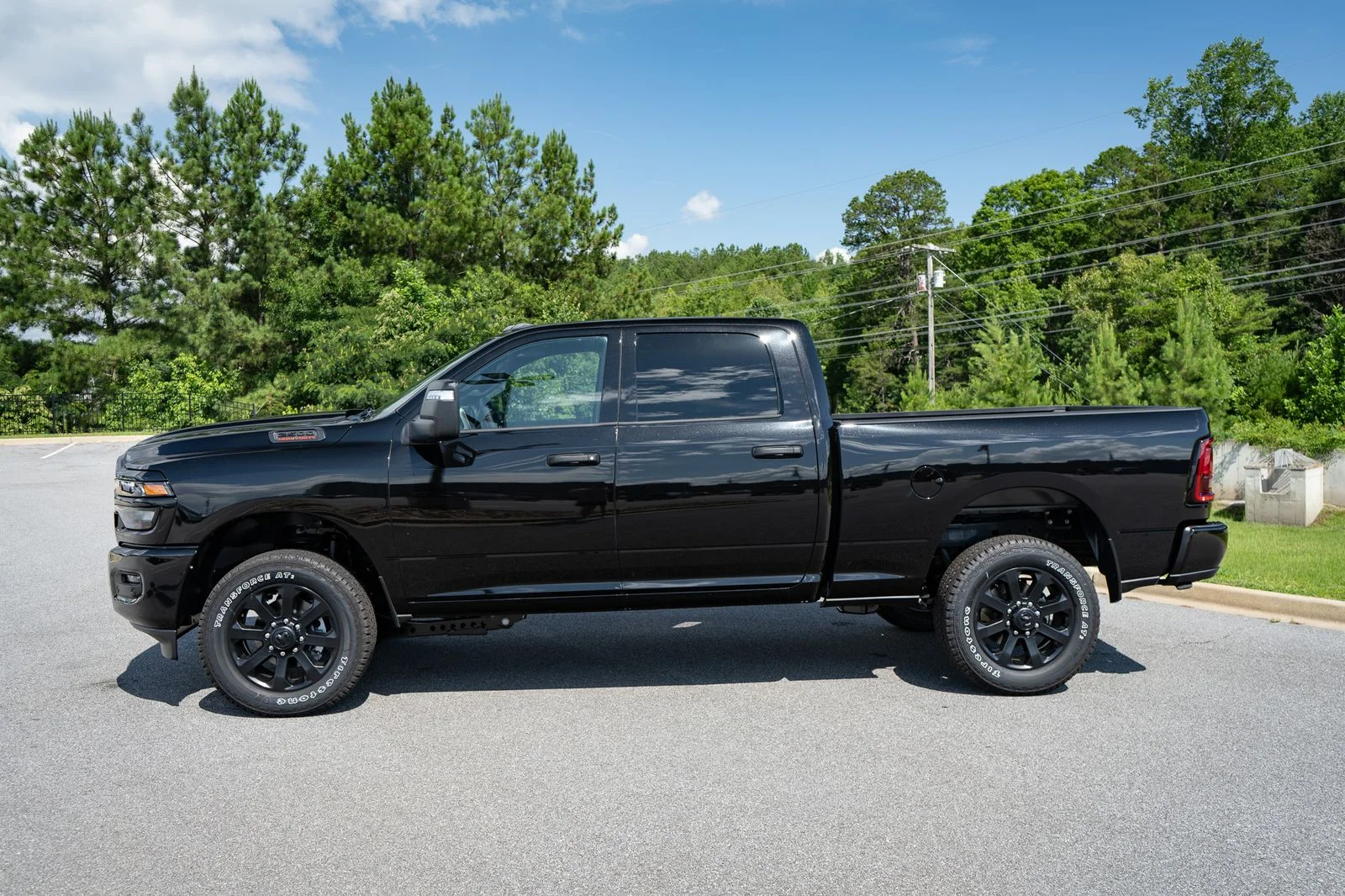 New 2026 Diamond Black Crystal Pearl-Coat Exterior Paint RAM Big Horn image 5