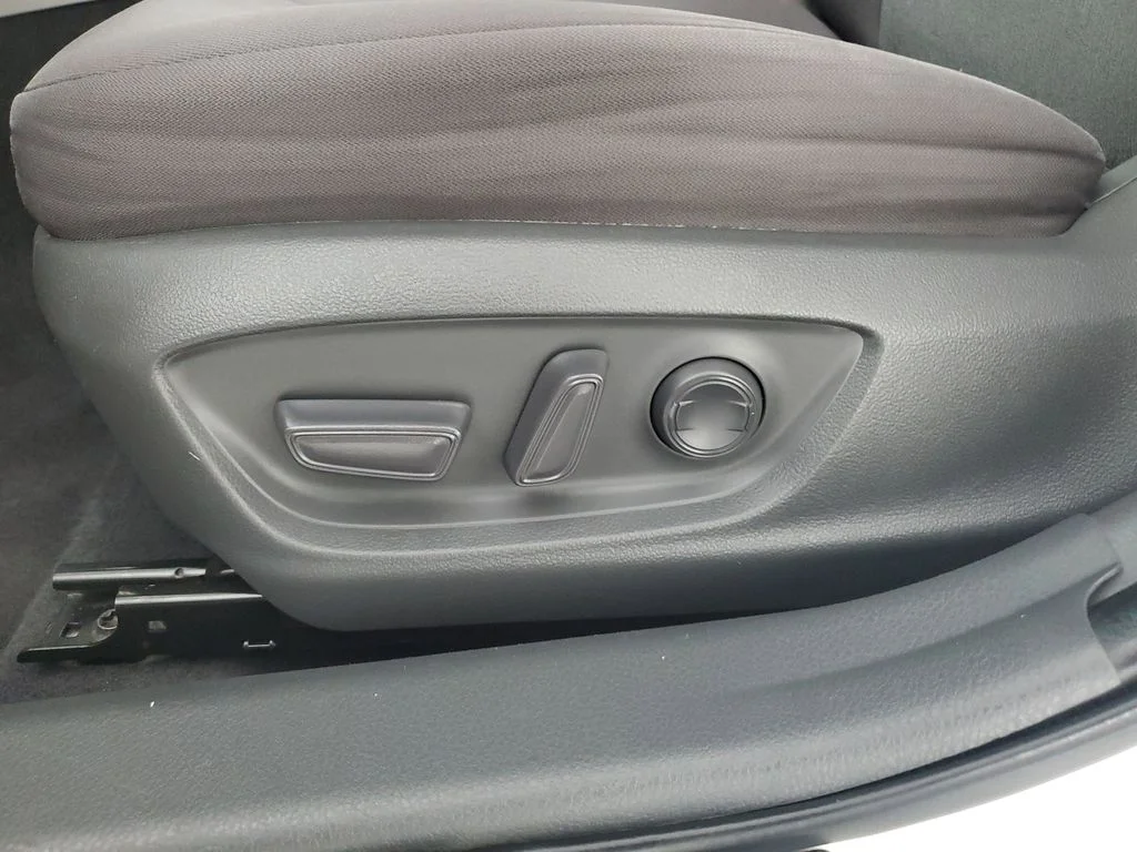 Used 2020 White Toyota LE image 28