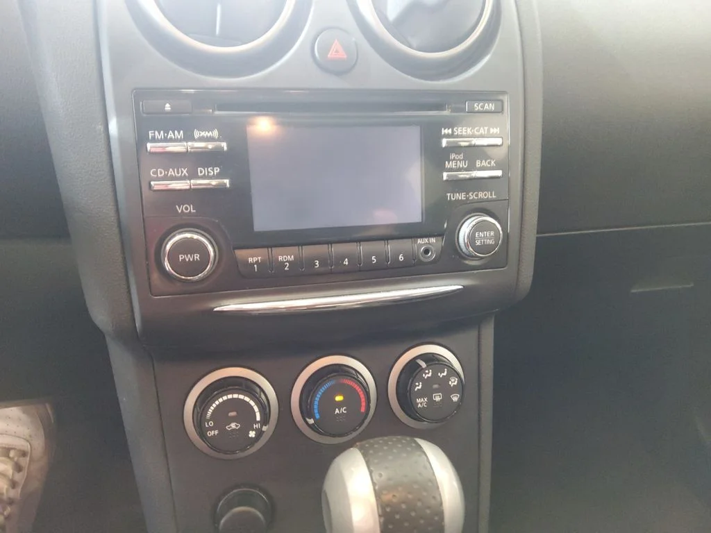 Used 2015 Gray Nissan S image 8
