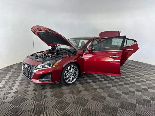 Used 2023 Red Nissan 2.5 SL image 16