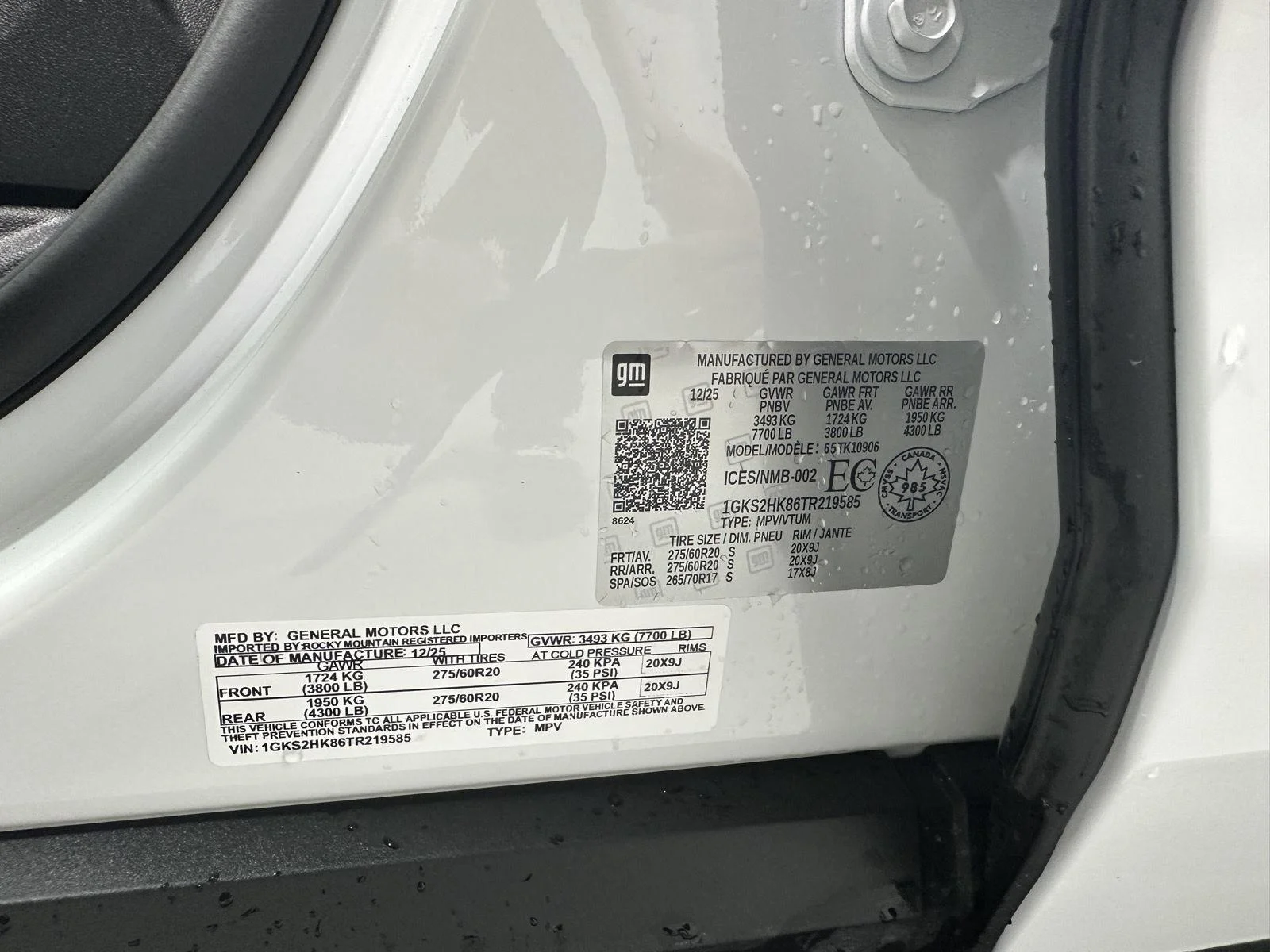 Used 2026 Summit White GMC AT4 image 32