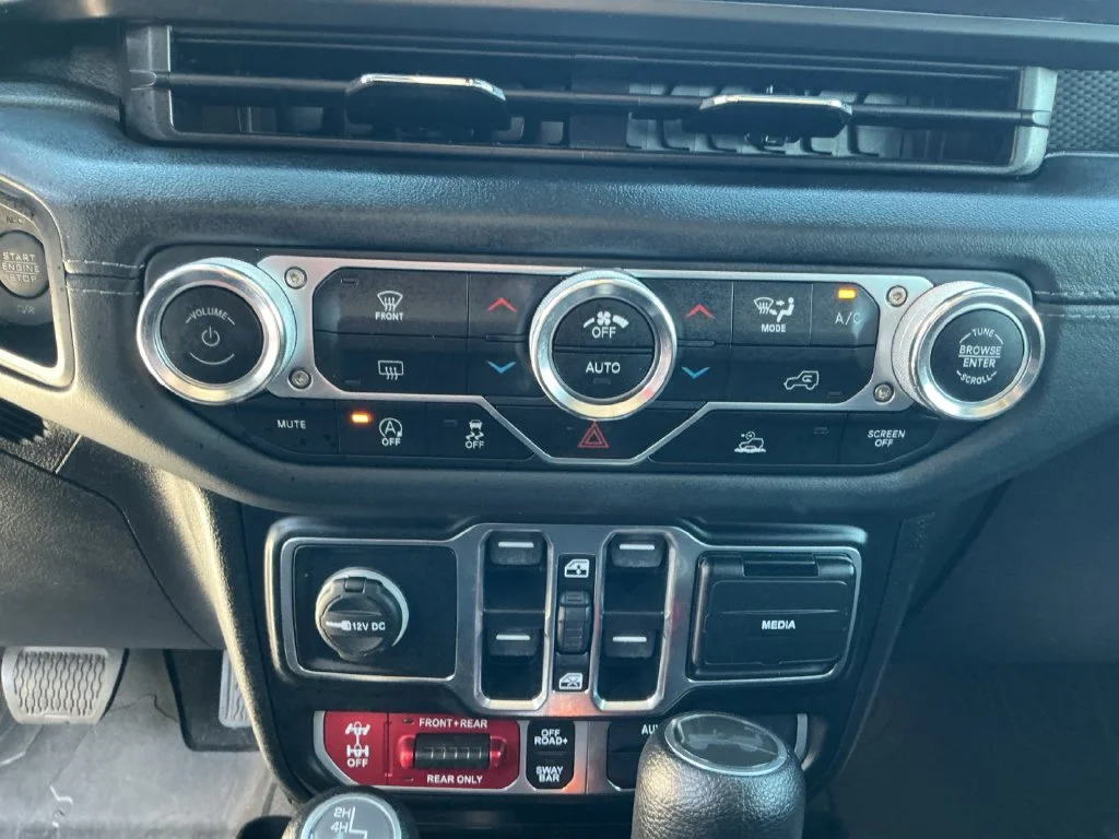 Used 2024 White Jeep Rubicon image 23