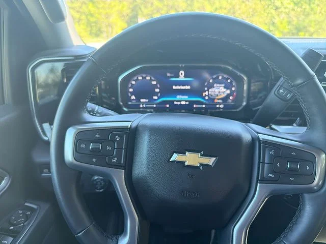 Used 2025 Gray Chevrolet LT image 17