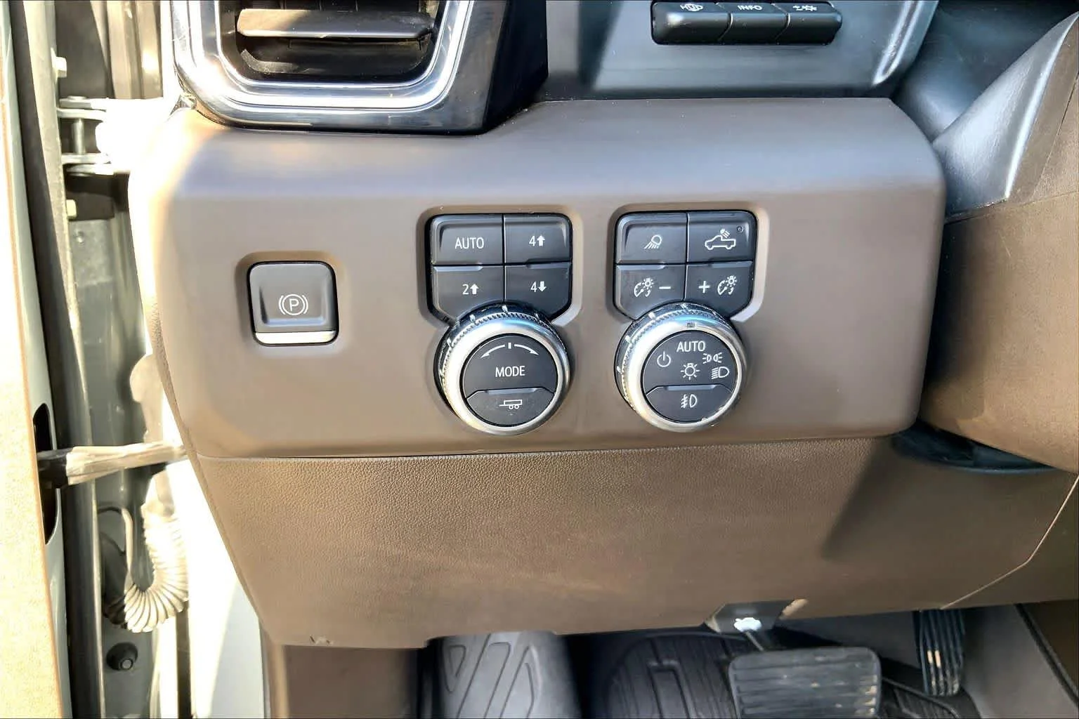 Used 2024 Sterling Metallic GMC Denali image 32