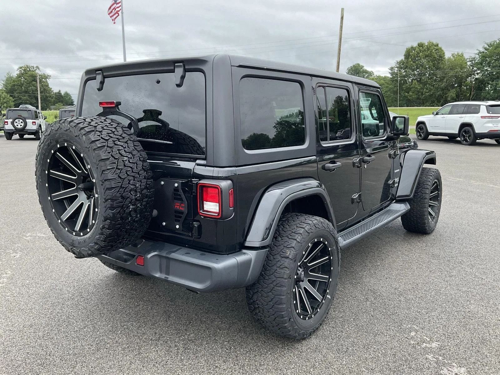Used 2020 BLACK CLEAR COAT JEEP WAGON 4 DOOR image 6