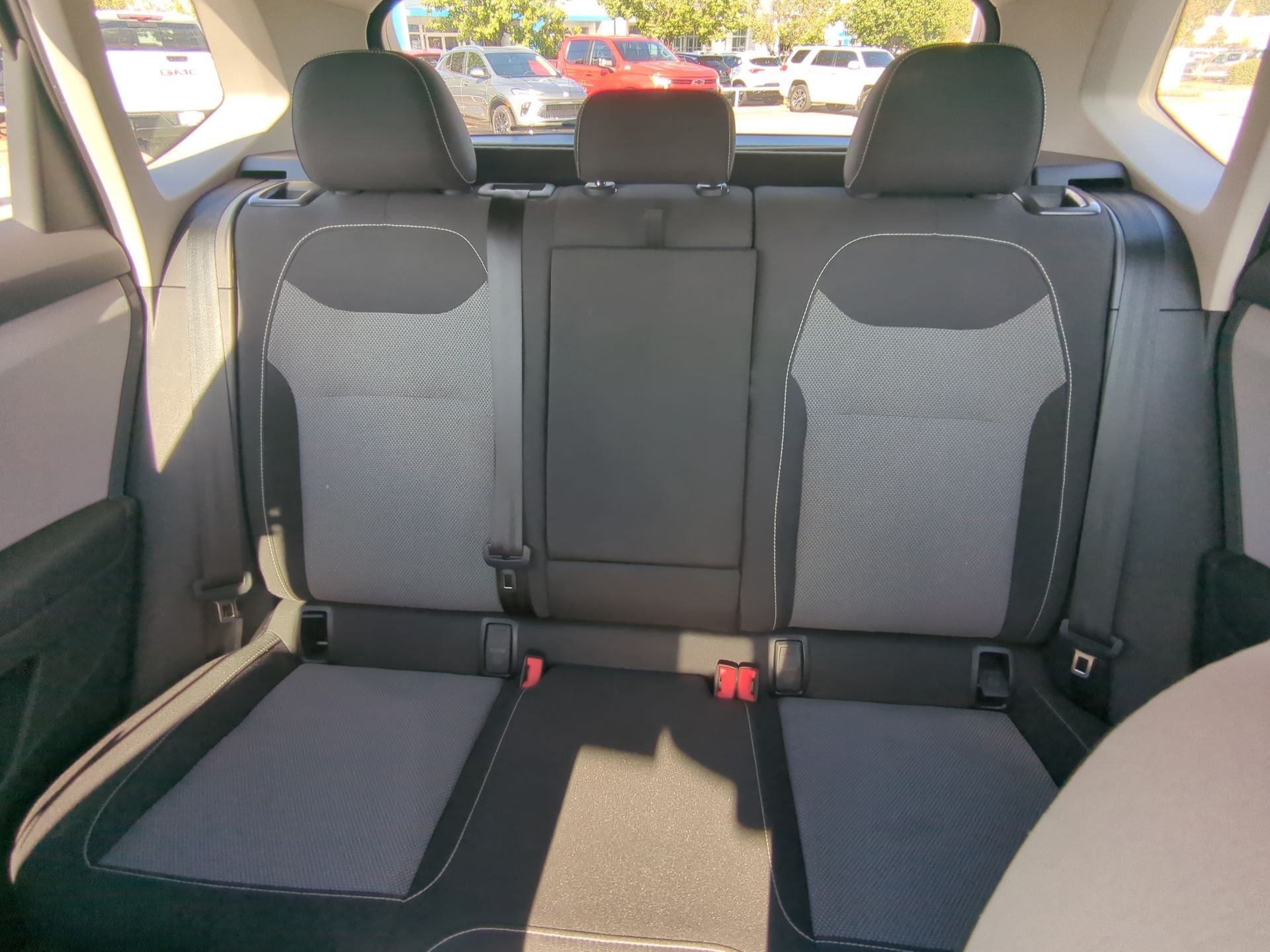 Used 2023  Volkswagen S image 20