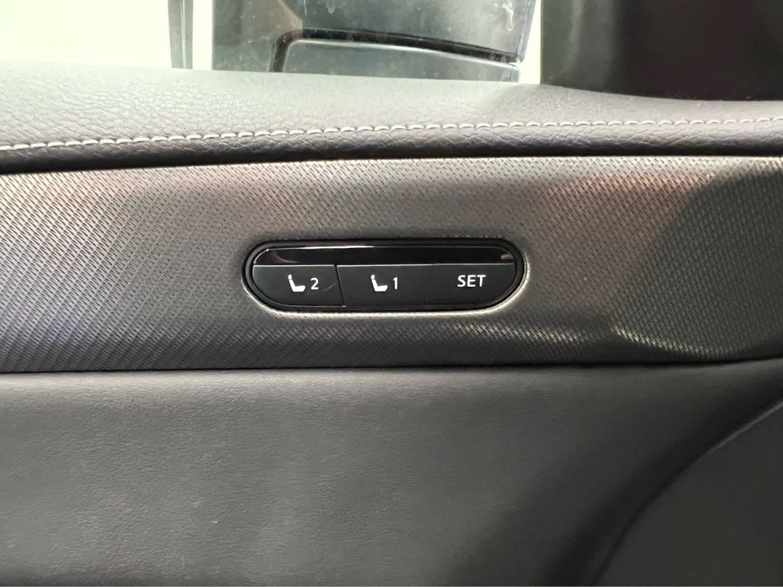 Used 2022 Graphite Shadow INFINITI LUXE image 16