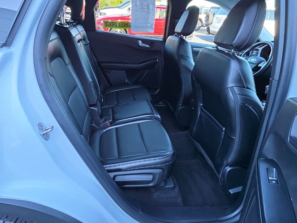 Used 2025 Silver Ford Platinum image 31