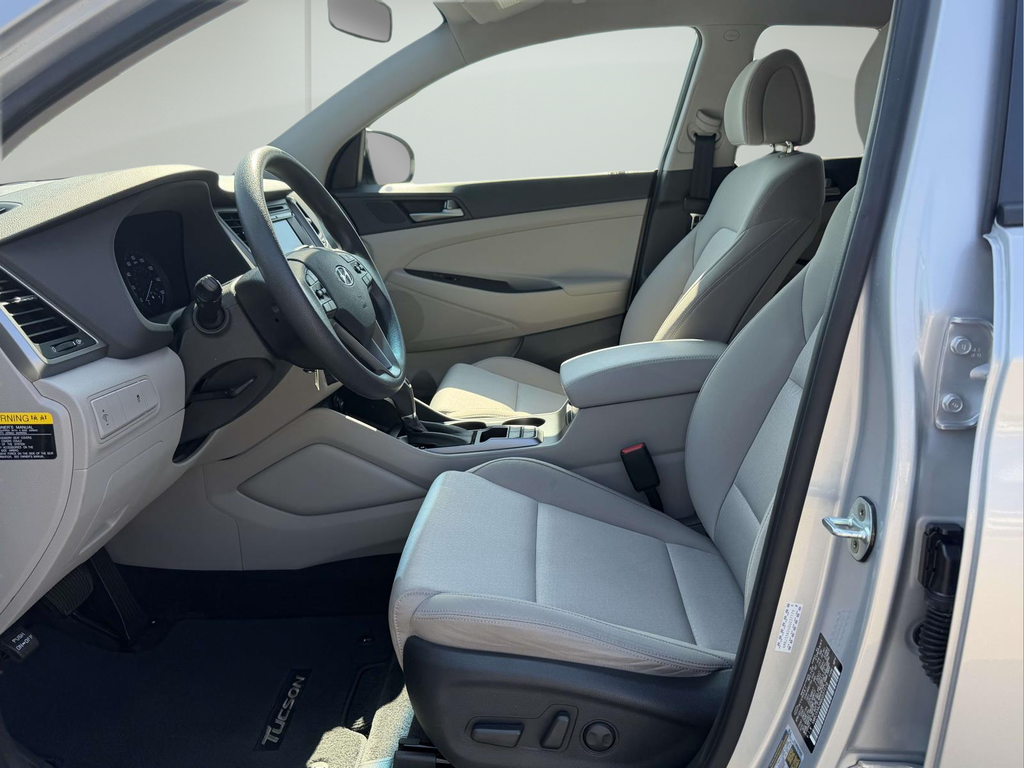 Used 2016 Silver Hyundai Eco image 14