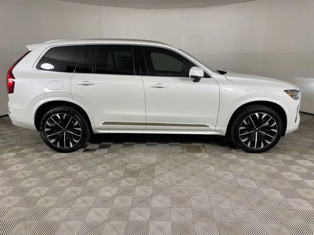 2025 Volvo XC90 Core - Photo 9