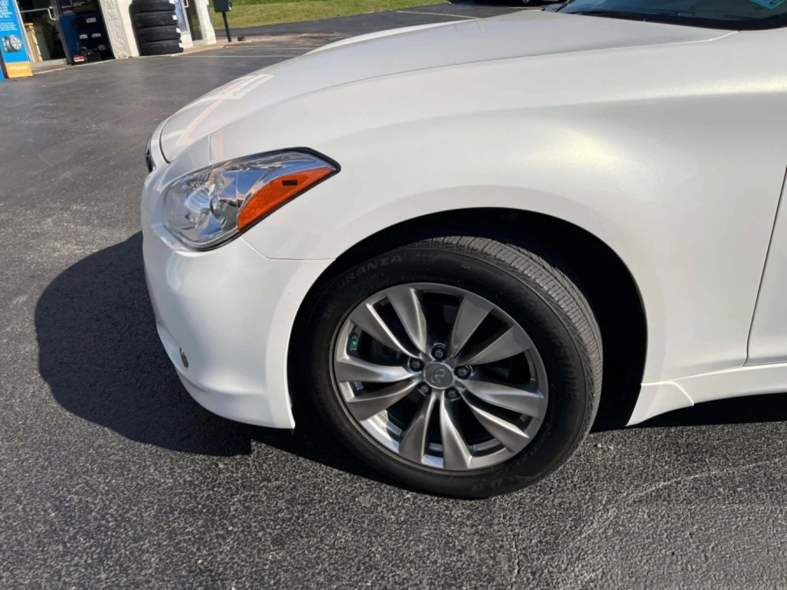 Used 2012 Moonlight White INFINITI  image 3