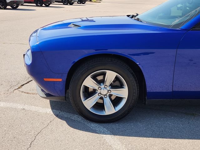 Used 2019 Blue Dodge SXT image 8