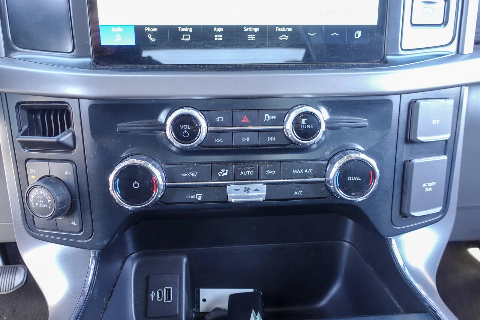 Used 2025 Silver Metallic Ford XLT image 21
