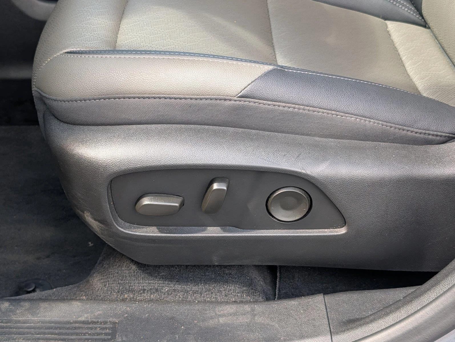 Used 2025 Sterling Gray Metallic Chevrolet LT image 11