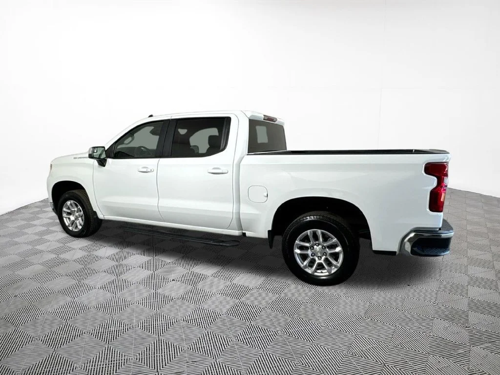 Used 2024 Summit White Chevrolet LT image 14