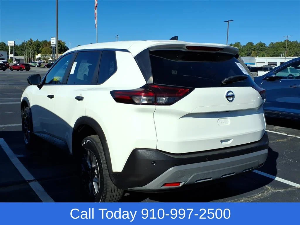 Used 2022 White Nissan S image 4