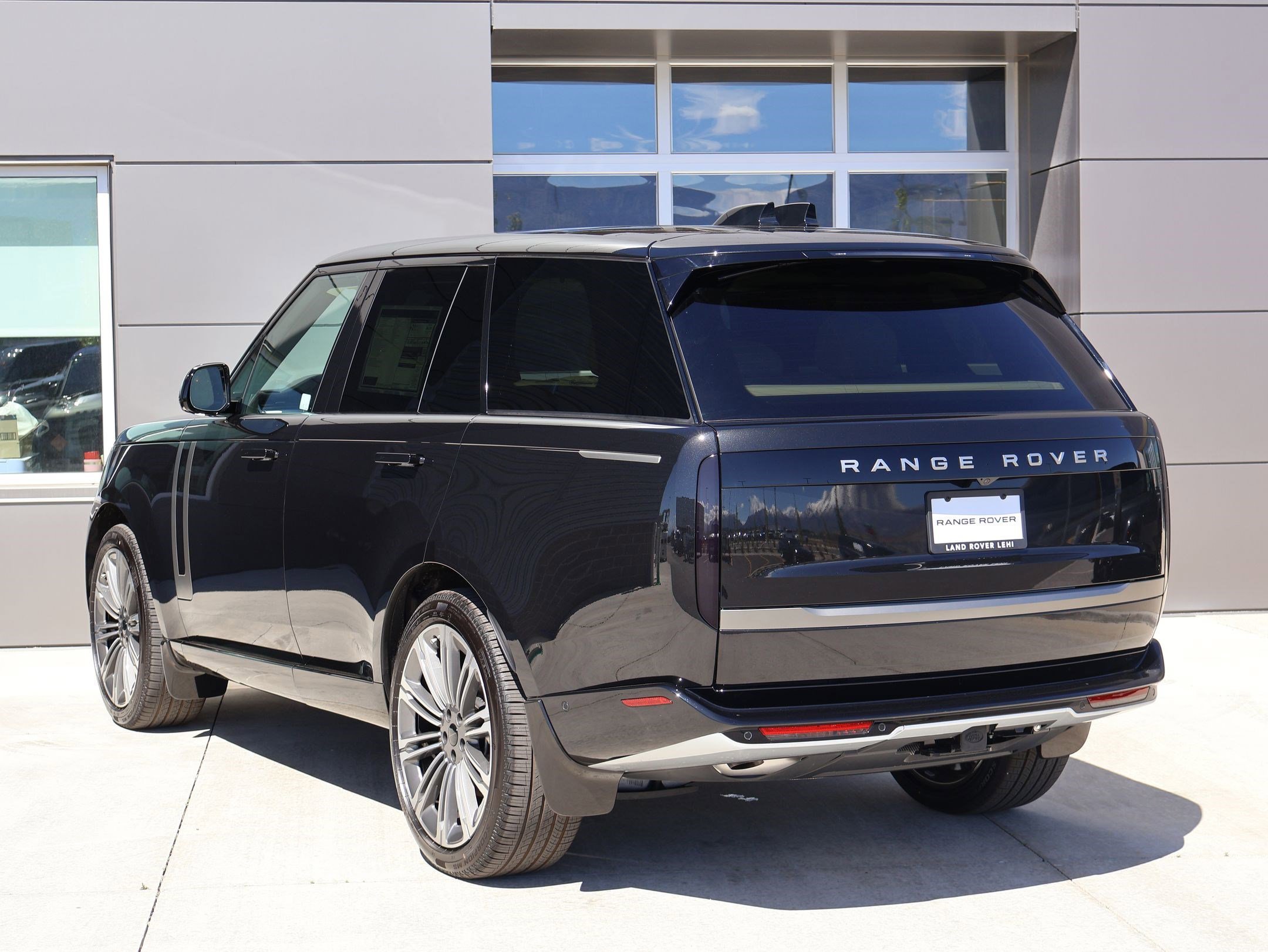 2026 Land Rover Range Rover SE - Photo 8