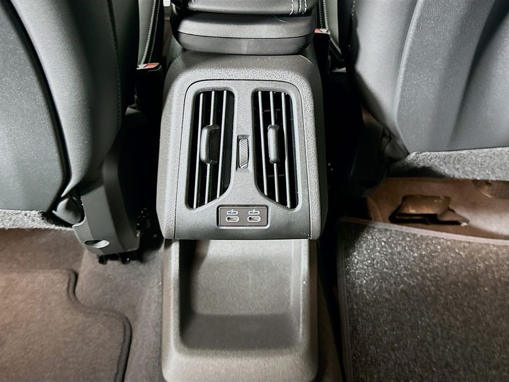 New 2026 Black Sapphire Metallic BMW xDrive28i image 18