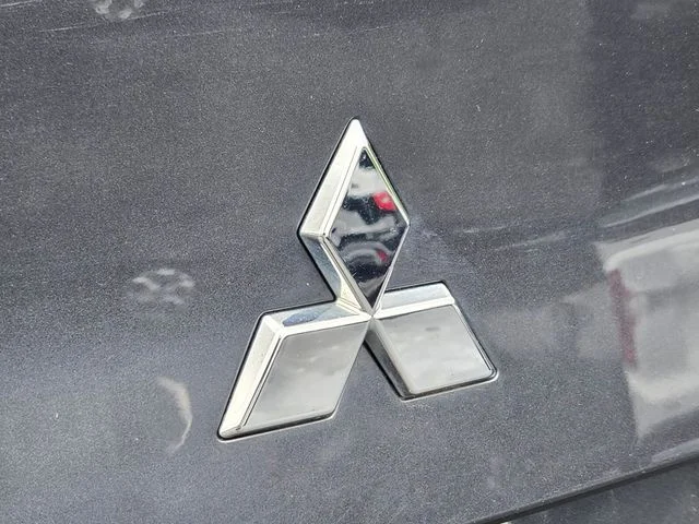 Used 2025 Gray Mitsubishi SE image 18