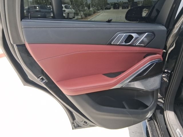 Used 2025 Black BMW M60i image 16