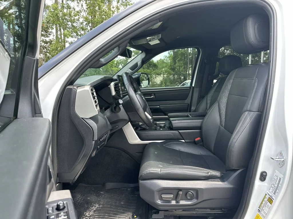 2025 Toyota Tundra Limited - Photo 19