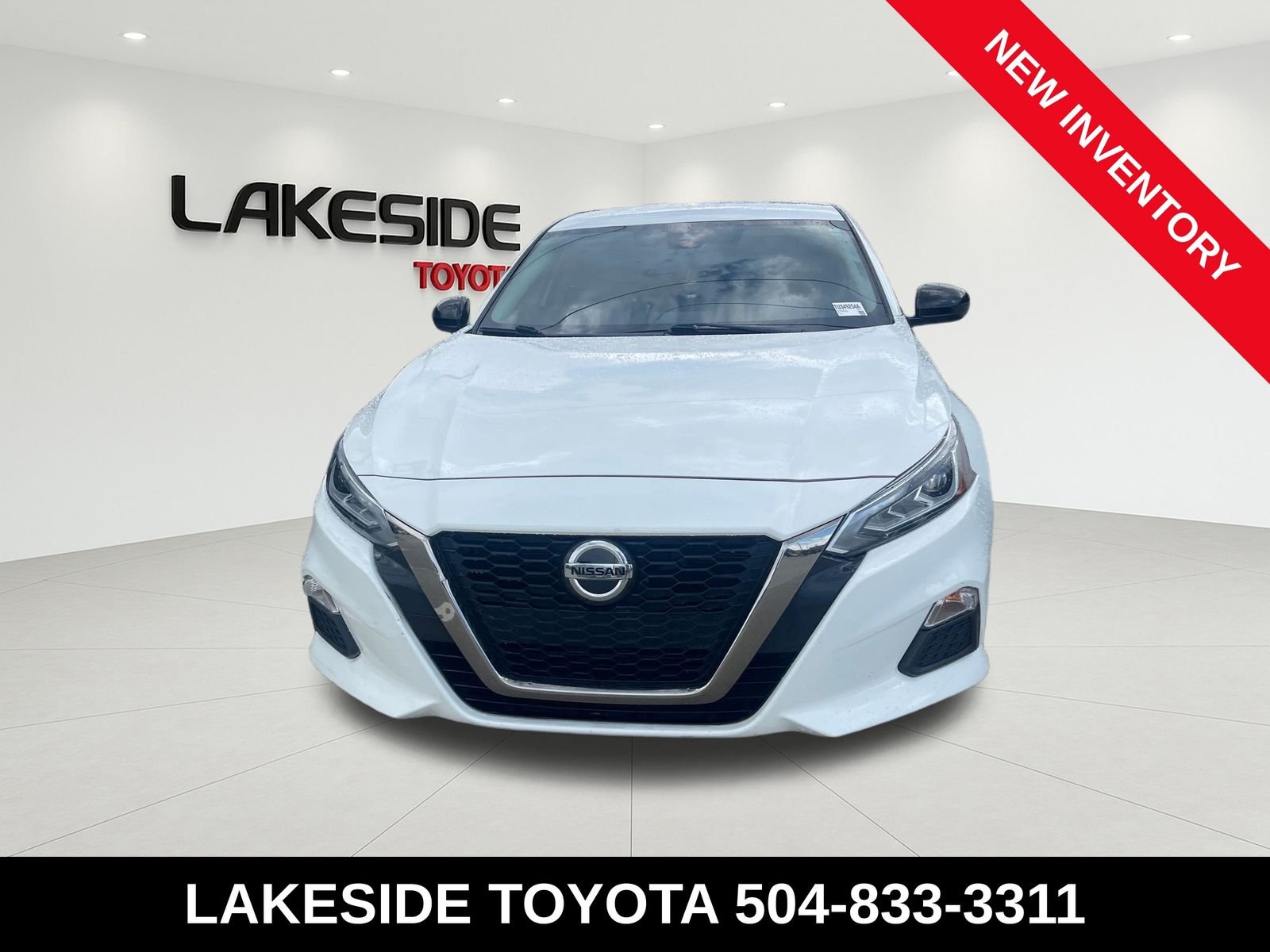 Used 2022 White Nissan 2.5 SR image 2