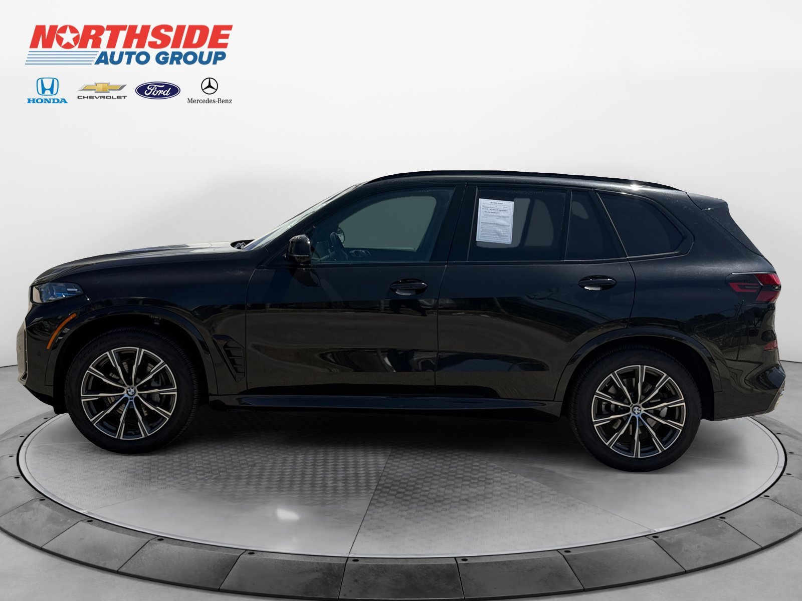 Used 2026 Black Sapphire Metallic BMW xDrive40i image 4