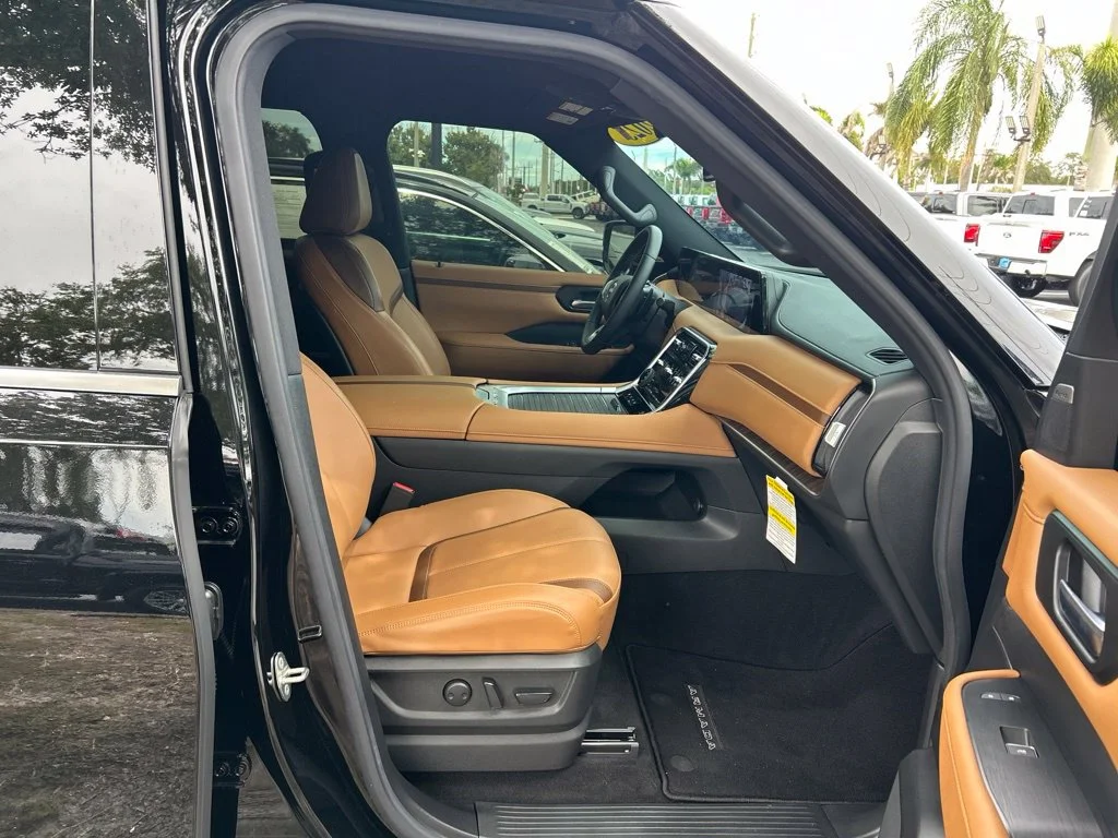 Used 2025 Black Nissan SL image 40