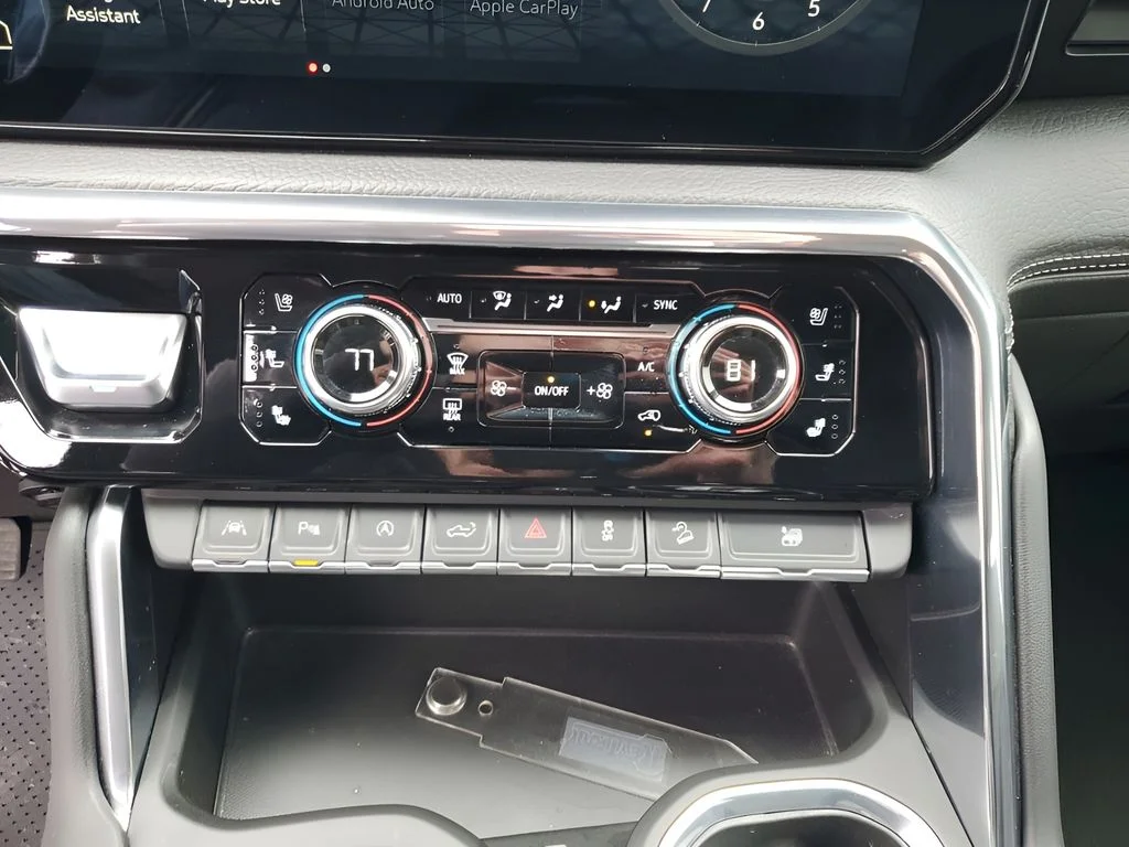 Used 2024  GMC Denali image 39