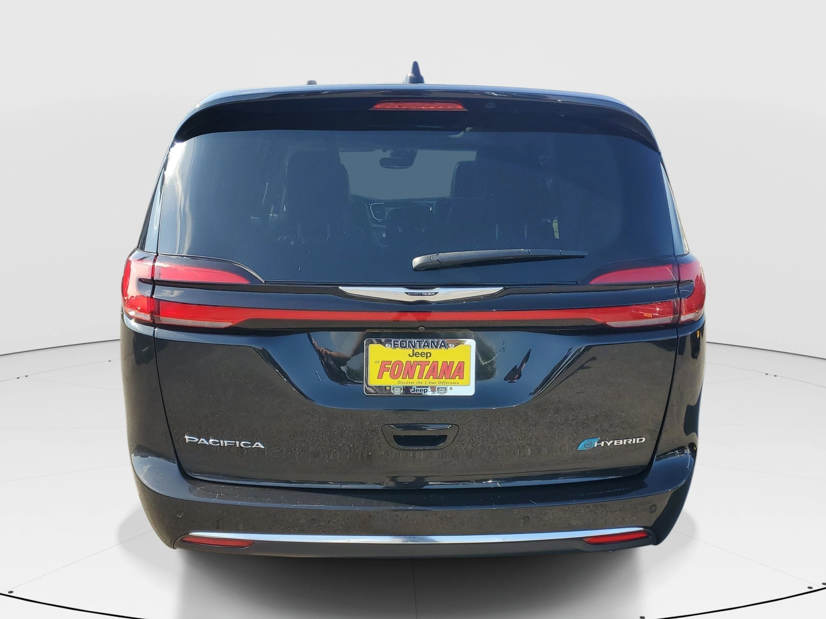 Used 2023 Black Chrysler Limited image 4