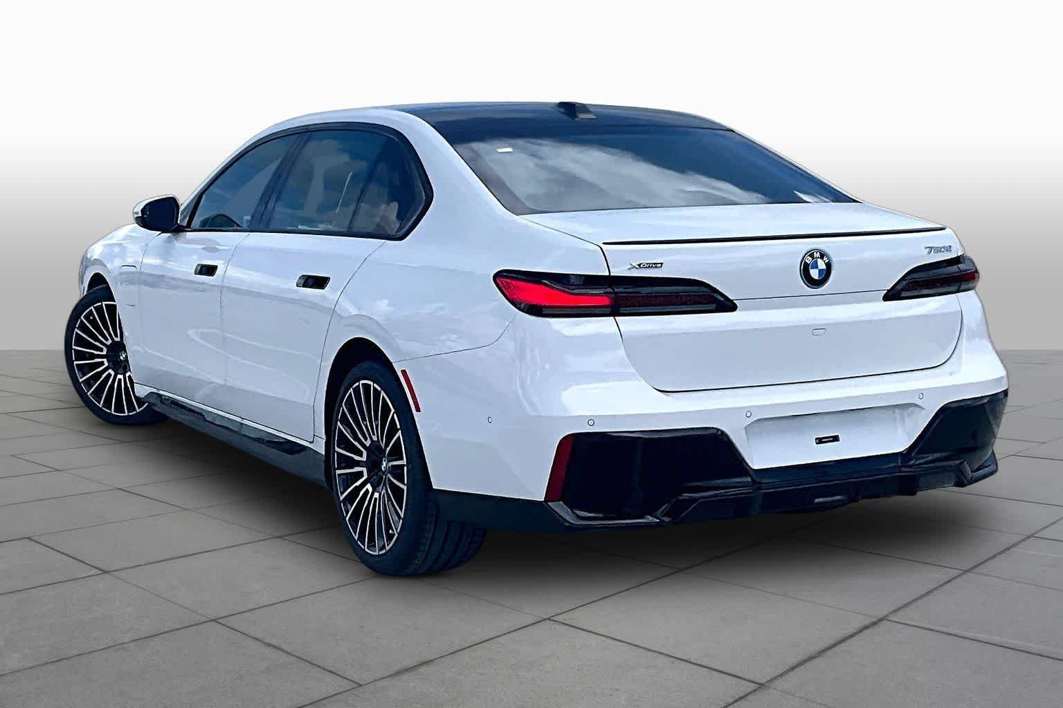 Used 2026 Alpine White BMW 750e xDrive image 10