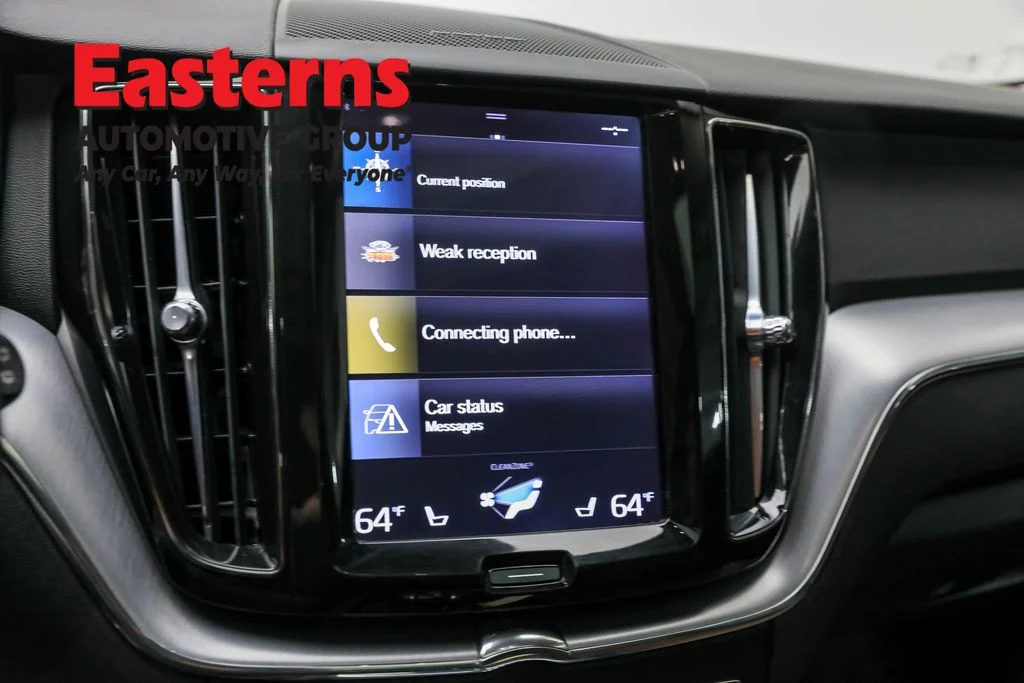 Used 2019 Black Volvo T5 Momentum image 18