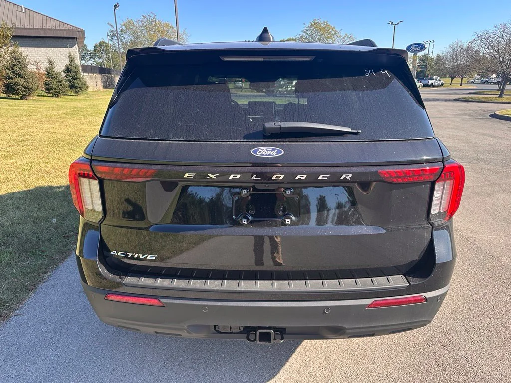 New 2027 Agate Black Metallic Ford Active image 8