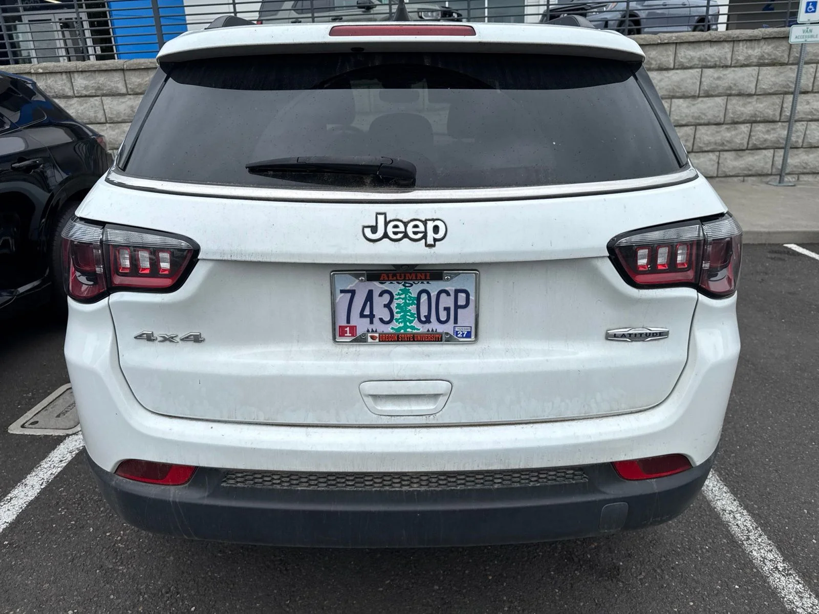 Used 2023 Bright White Clearcoat Jeep Latitude image 5
