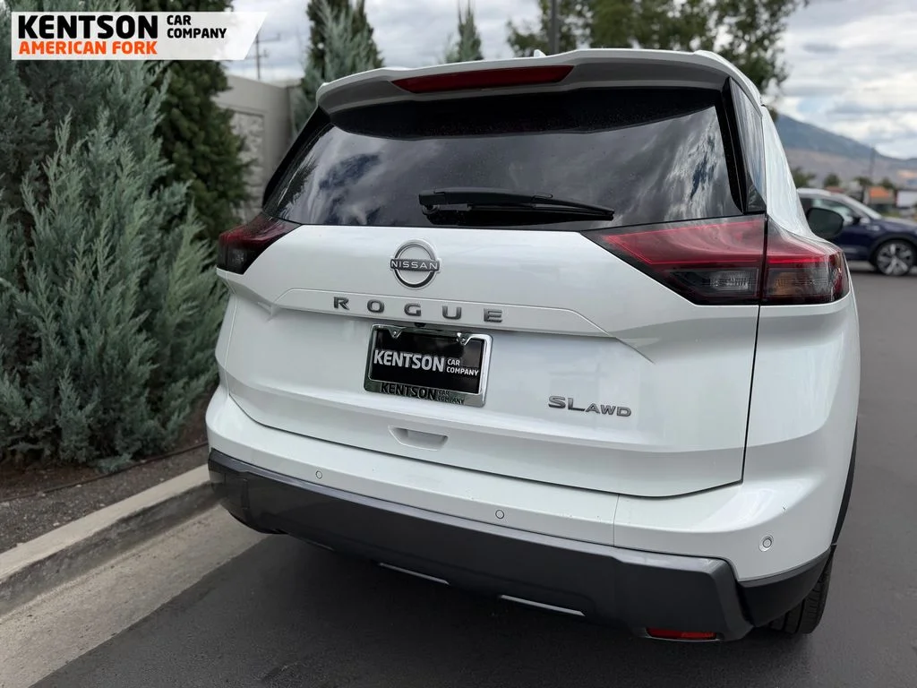 Used 2026 White Nissan SL image 28