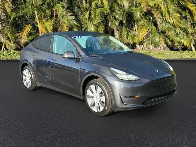Used 2024 Tesla Model Y Long Range with VIN 7SAYGDEE7RA245046 for sale in Bradenton, FL
