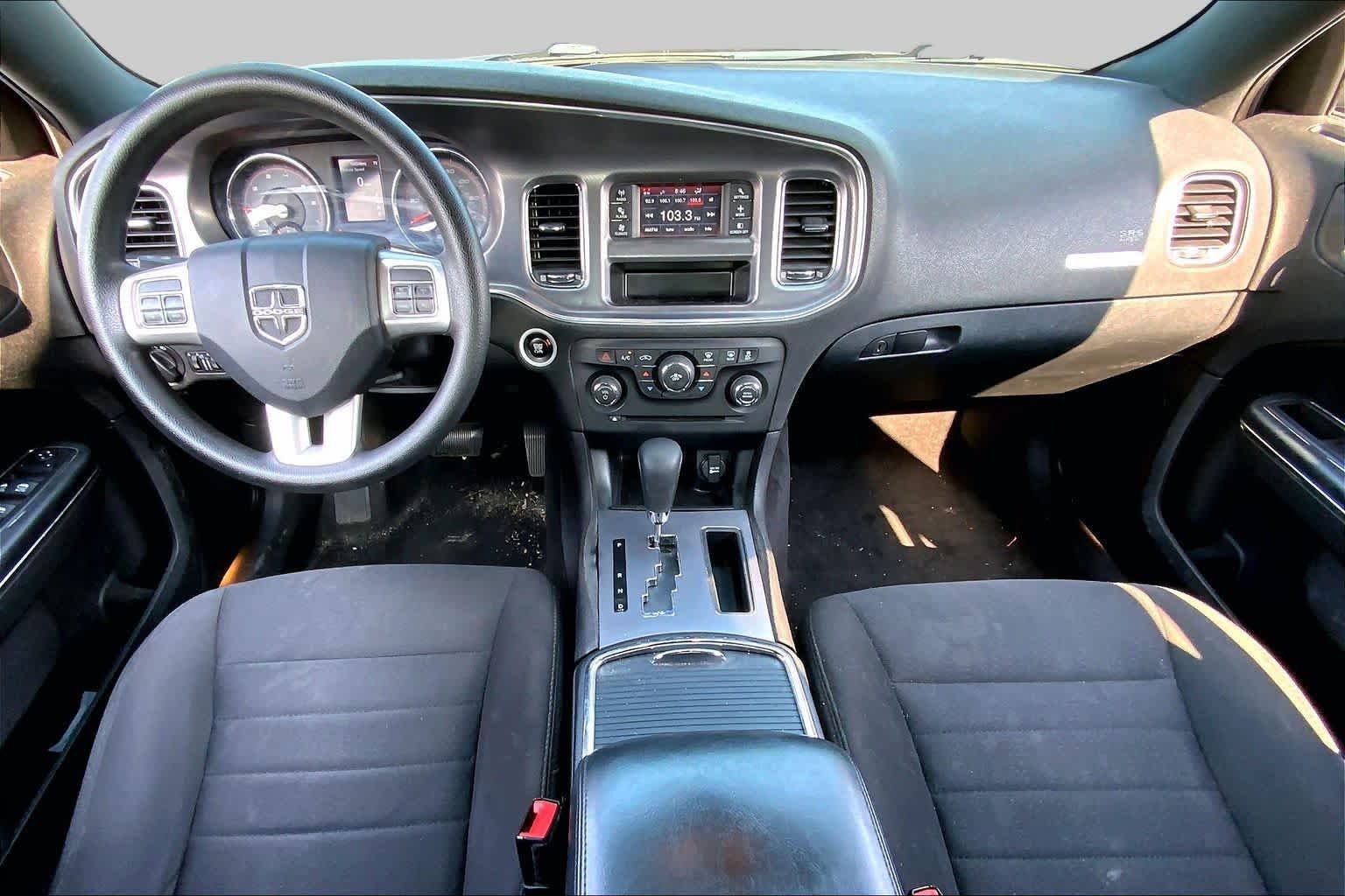 Used 2014 Billet Silver Metallic Clearcoat Dodge SE image 16