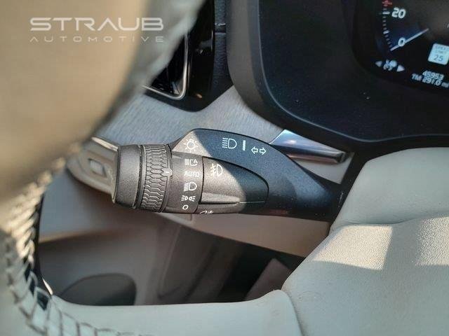 Used 2021 Crystal White Metallic Volvo Inscription image 16